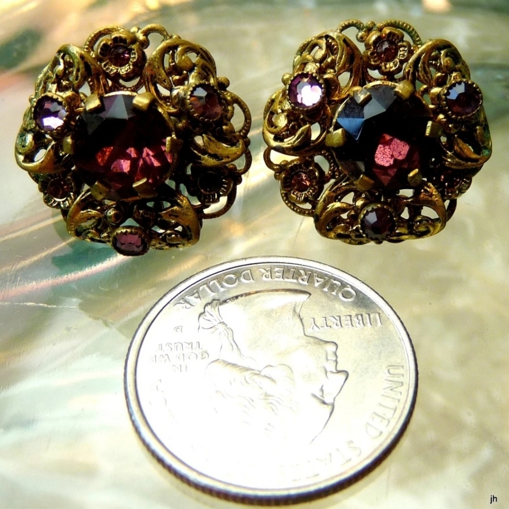BEAUTIFUL VTG SIGNED CZECH BRASS FILIGREE PURPLE GLASS RHINESTONE EARRINGS! - Picture 8 of 8
